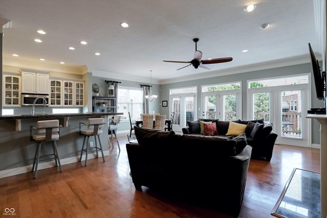 201 Manchester Drive, Zionsville, IN 46077