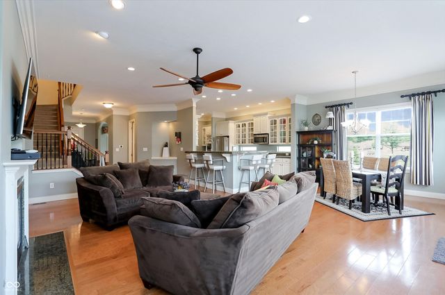 201 Manchester Drive, Zionsville, IN 46077