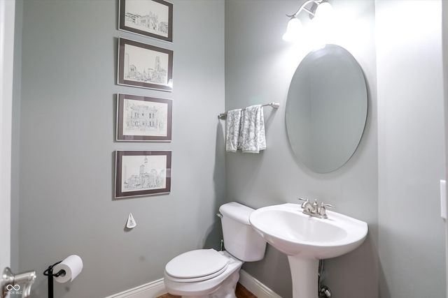 201 Manchester Drive, Zionsville, IN 46077