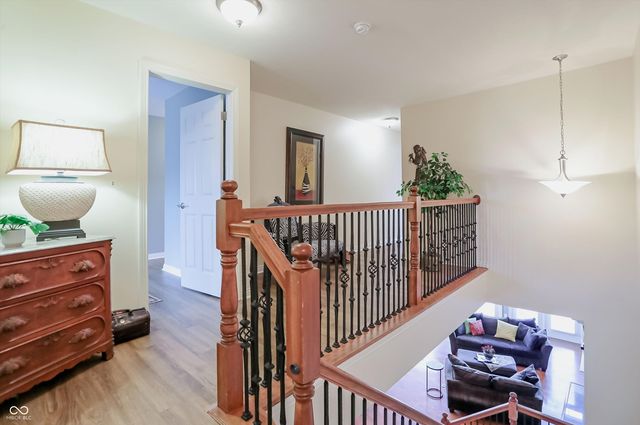 201 Manchester Drive, Zionsville, IN 46077