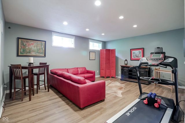 201 Manchester Drive, Zionsville, IN 46077