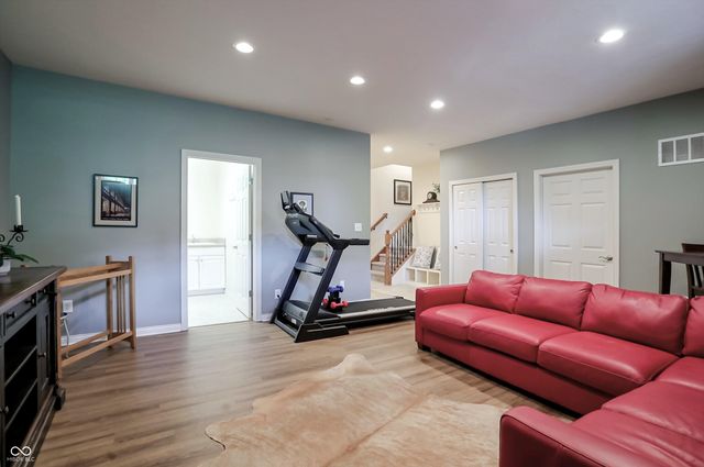 201 Manchester Drive, Zionsville, IN 46077