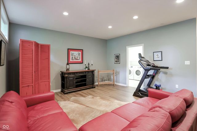 201 Manchester Drive, Zionsville, IN 46077