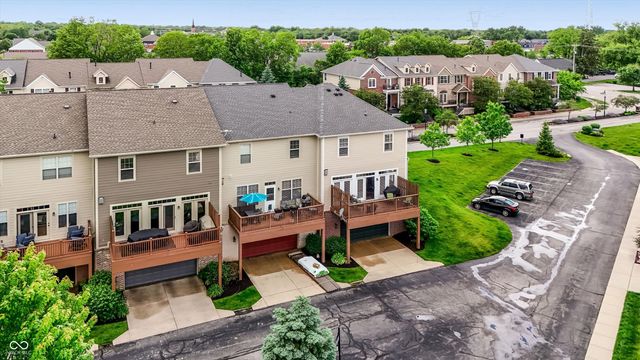201 Manchester Drive, Zionsville, IN 46077