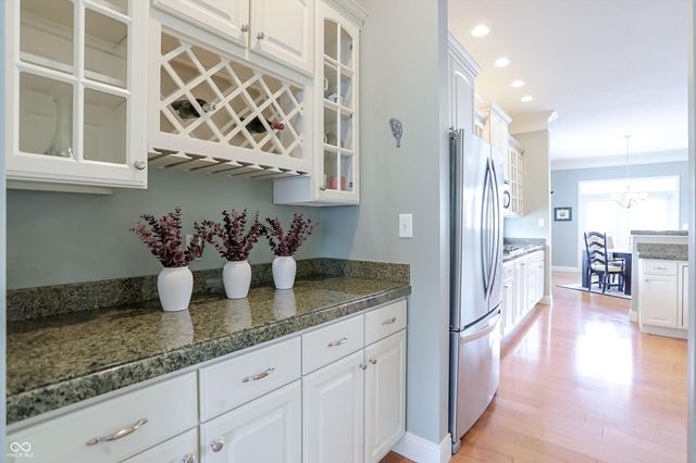 201 Manchester Drive, Zionsville, IN 46077