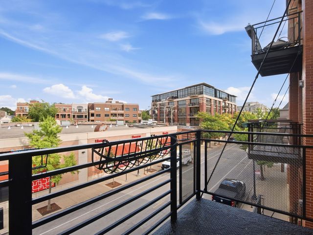 4050 N Lincoln Avenue 304, Chicago, IL 60618