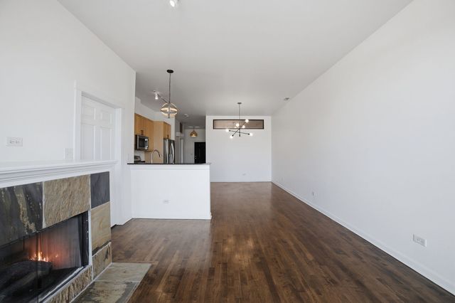 4050 N Lincoln Avenue 304, Chicago, IL 60618