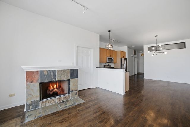 4050 N Lincoln Avenue 304, Chicago, IL 60618