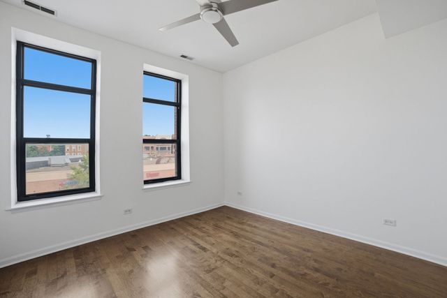 4050 N Lincoln Avenue 304, Chicago, IL 60618