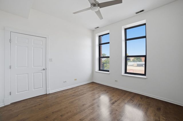 4050 N Lincoln Avenue 304, Chicago, IL 60618