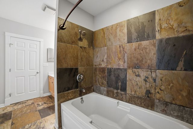 4050 N Lincoln Avenue 304, Chicago, IL 60618