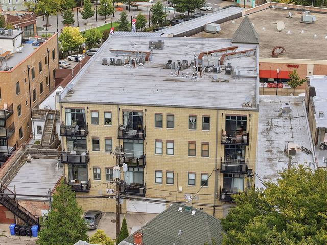 4050 N Lincoln Avenue 304, Chicago, IL 60618