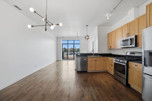 4050 N Lincoln Avenue 304, Chicago, IL 60618