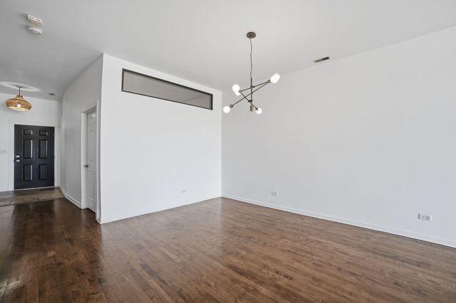 4050 N Lincoln Avenue 304, Chicago, IL 60618