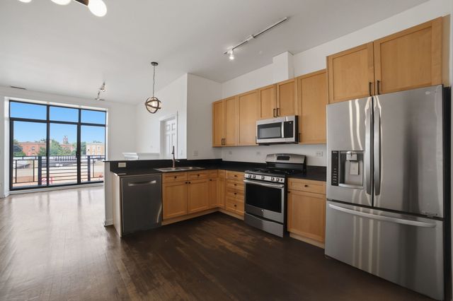 4050 N Lincoln Avenue 304, Chicago, IL 60618