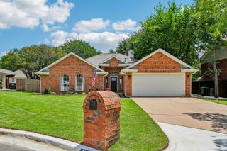 7524 Brentwood Court, North Richland Hills, TX 76182