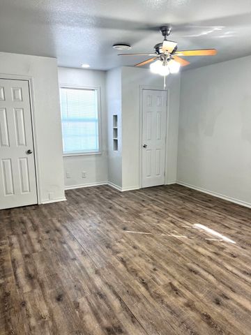 109 NE Cindy Lane, Burleson, TX 76028