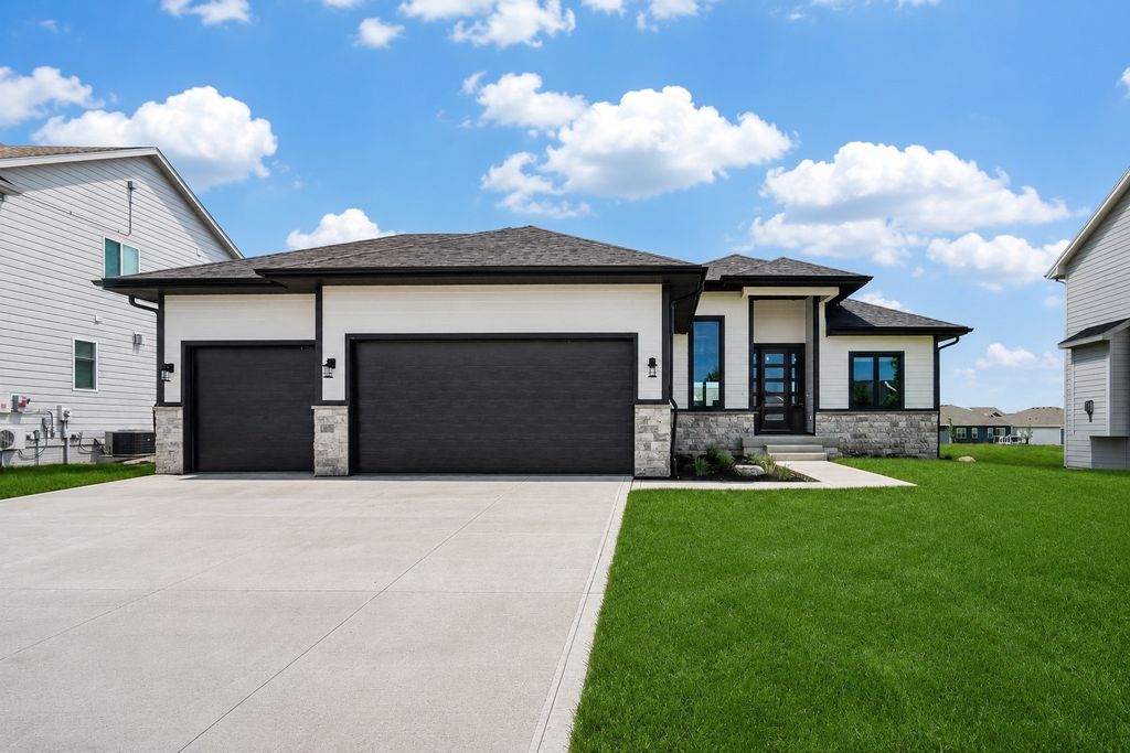 1005 Spruce Street, Waukee, IA 50263
