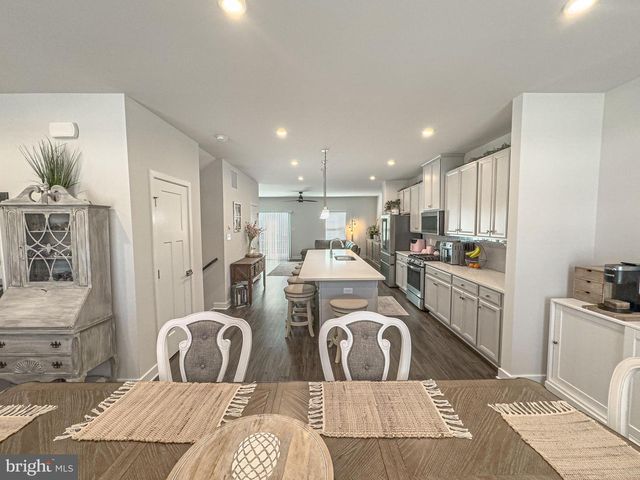 4 FLAMINGO CT, Sewell, NJ 08080