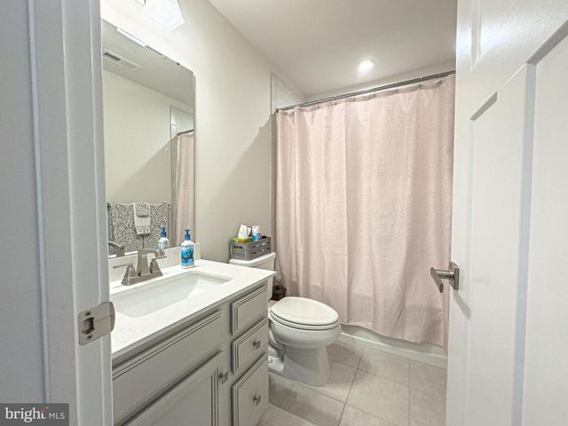 4 FLAMINGO CT, Sewell, NJ 08080