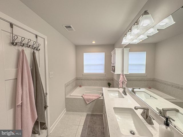 4 FLAMINGO CT, Sewell, NJ 08080