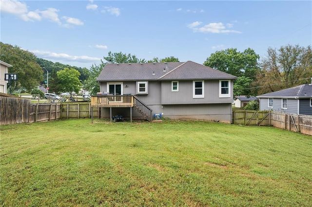 1226 NW 70th Street, Kansas City, MO 64118