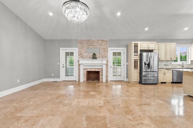 111 Farland Cir, New Bedford, MA 02745