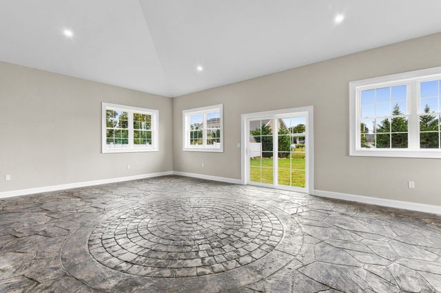 111 Farland Cir, New Bedford, MA 02745