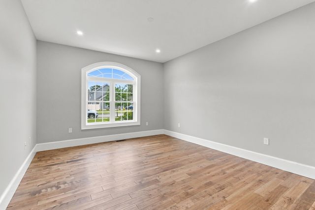 111 Farland Cir, New Bedford, MA 02745