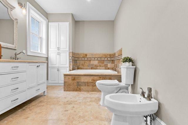 111 Farland Cir, New Bedford, MA 02745