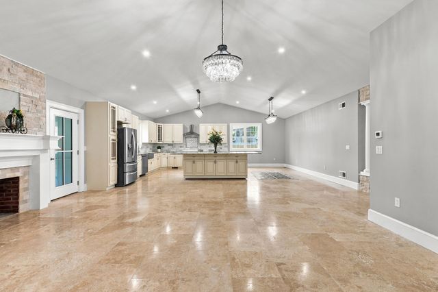 111 Farland Cir, New Bedford, MA 02745