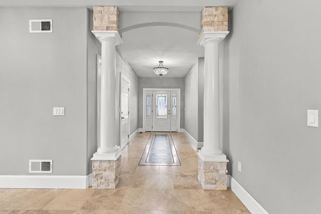 111 Farland Cir, New Bedford, MA 02745