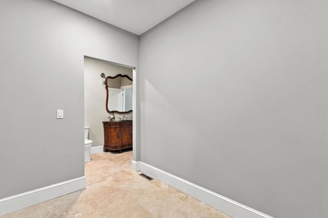 111 Farland Cir, New Bedford, MA 02745