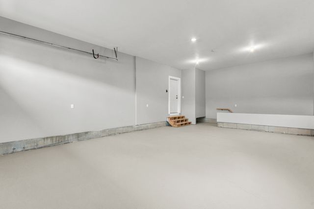 111 Farland Cir, New Bedford, MA 02745