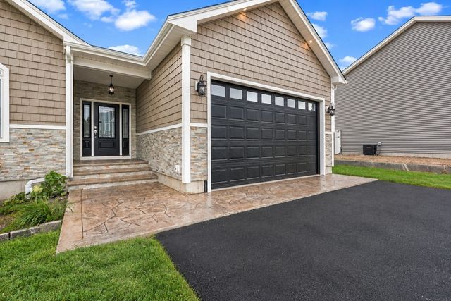 111 Farland Cir, New Bedford, MA 02745