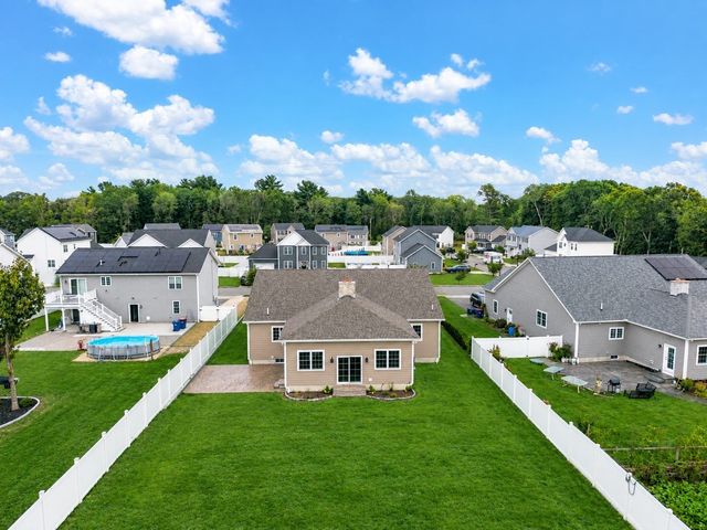 111 Farland Cir, New Bedford, MA 02745