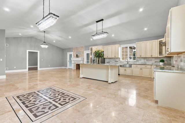 111 Farland Cir, New Bedford, MA 02745