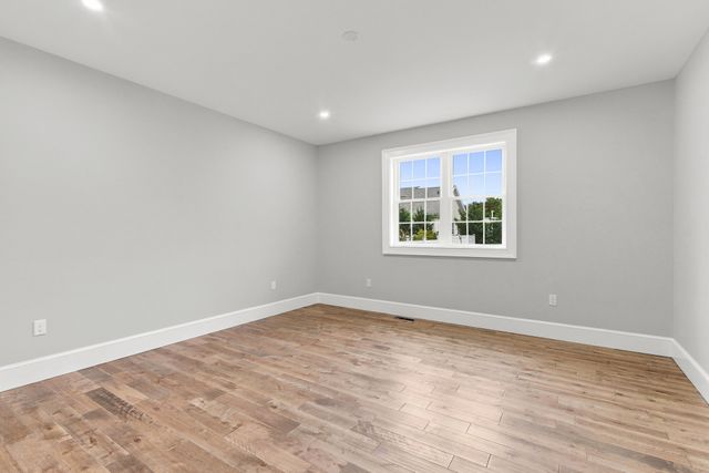 111 Farland Cir, New Bedford, MA 02745