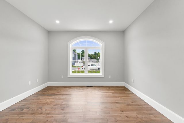 111 Farland Cir, New Bedford, MA 02745
