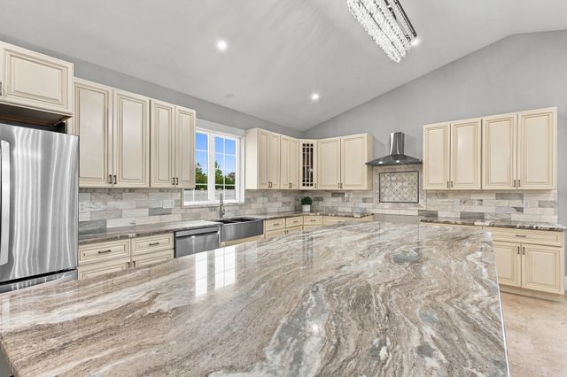 111 Farland Cir, New Bedford, MA 02745