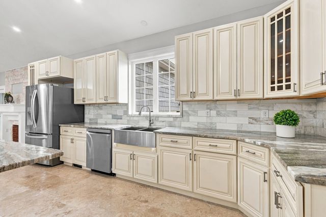 111 Farland Cir, New Bedford, MA 02745