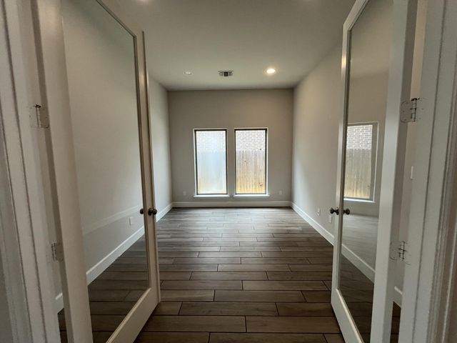 113 Ray CT, Liberty Hill, TX 78642
