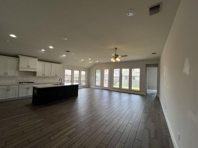 113 Ray CT, Liberty Hill, TX 78642