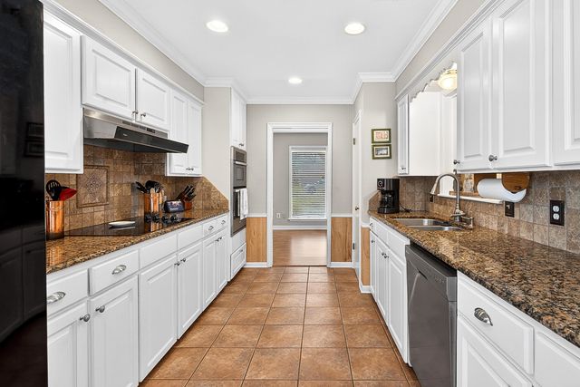 2002 E Warwick Circle, Longview, TX 75601