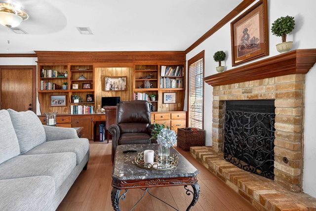 2002 E Warwick Circle, Longview, TX 75601