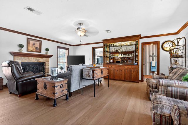 2002 E Warwick Circle, Longview, TX 75601