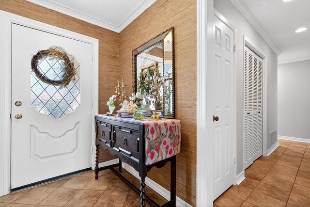 2002 E Warwick Circle, Longview, TX 75601