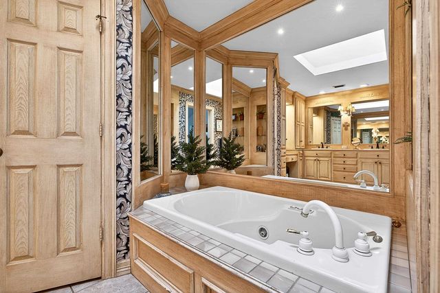 2002 E Warwick Circle, Longview, TX 75601