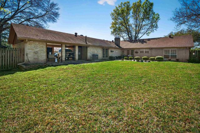 2002 E Warwick Circle, Longview, TX 75601