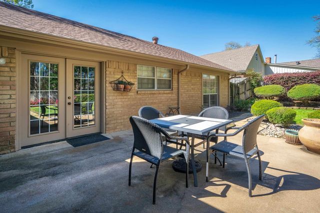 2002 E Warwick Circle, Longview, TX 75601